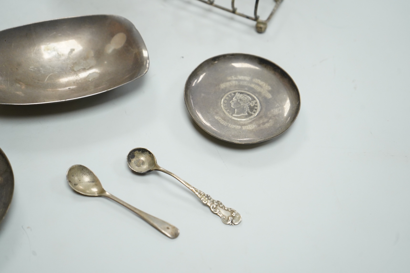 A collection of small silver, including a George III cream jug, London, 1762, 88mm, a George V sugar caster, small five bar toastrack, pair of bonbon dishes, pepperette, dish, two condiment spoons and mustard pot, togeth